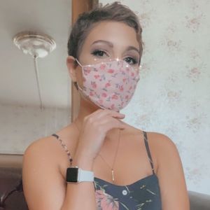 Meet your Posher, Hilary